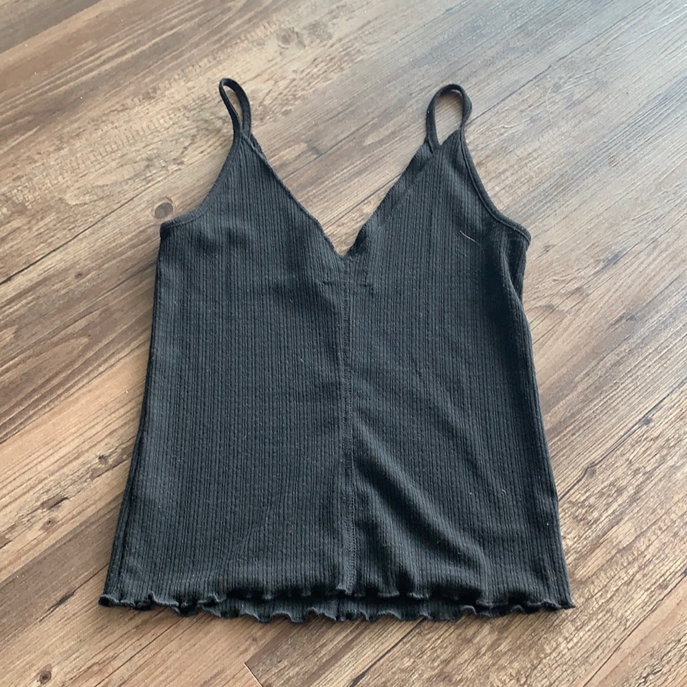 Black v neck tank with ruffles on bottom - Picture 1 of 1